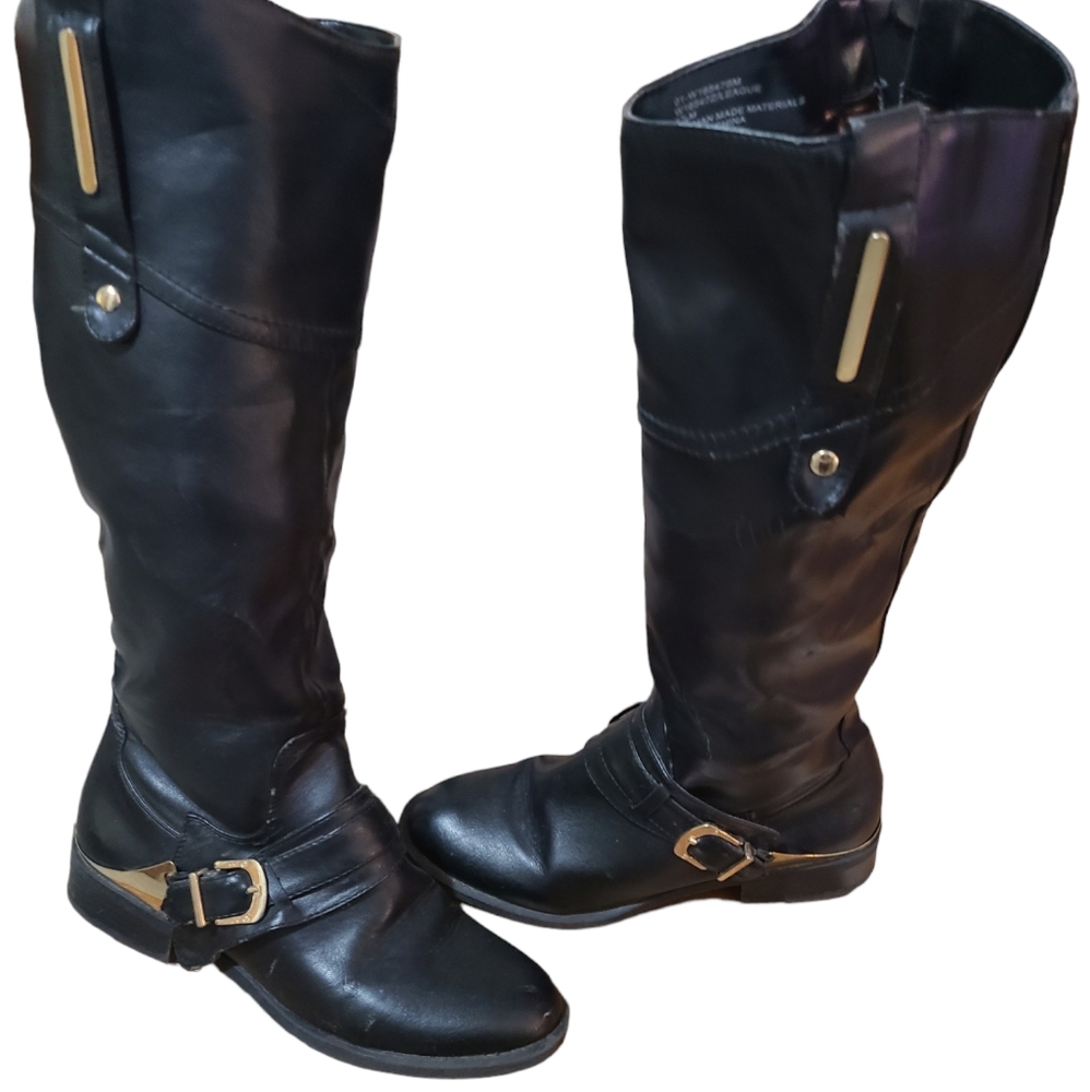 Knee  high  boots  for woman.